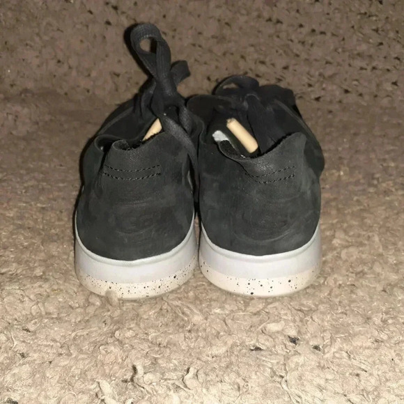 UGG-Tye-Treadlite Nubuck Black Sneakers-Perforated/Lace Up-Sz 8-Excellent - Picture 5 of 7